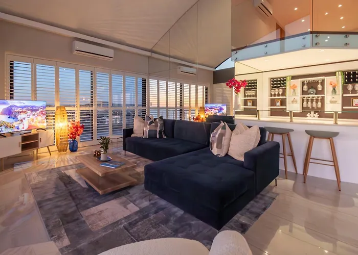 Penthouse With A View To Die For!